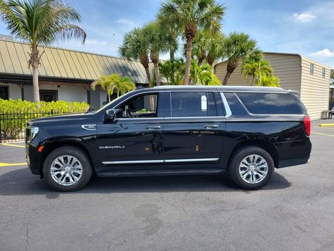 Used 2024 GMC Yukon XL Denali AWD/4WD image 9