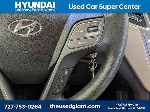 Used 2017 Hyundai Santa Fe SE FWD image 29