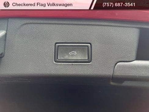 Used 2024 Volkswagen Atlas Cross Sport SE FWD image 33