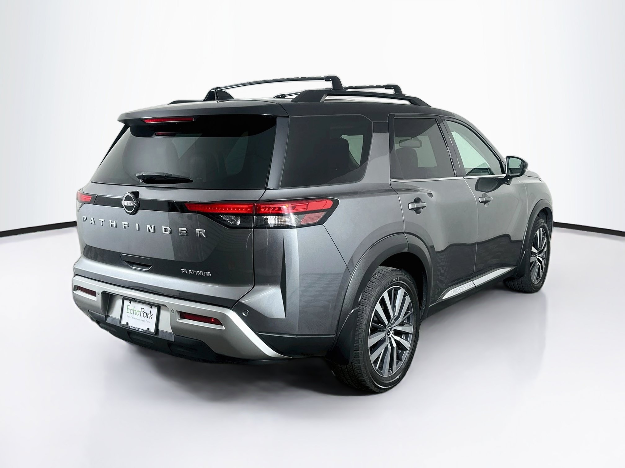Used 2022 Nissan Pathfinder Platinum w/ Cargo Package FWD image 9