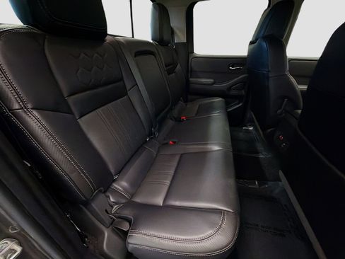 Used 2024 Nissan Frontier SL w/ Technology Package image 14