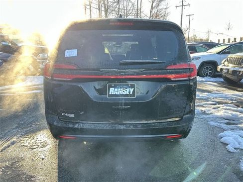 New 2026 Chrysler Pacifica Limited w/ S Appearance Package AWD/4WD image 7