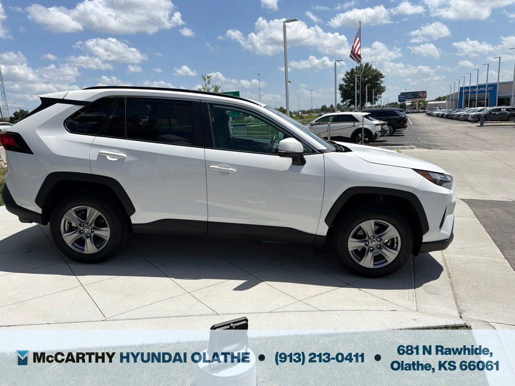 Used 2024 Toyota RAV4 XLE FWD image 15