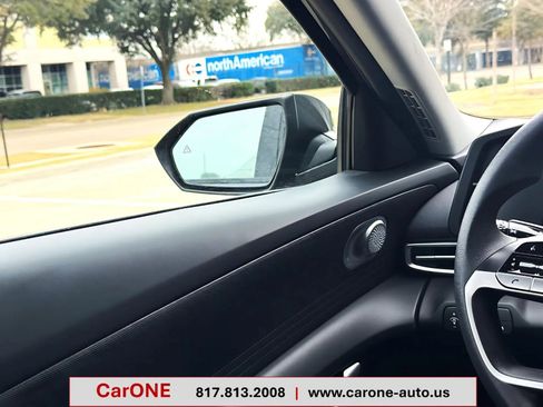 Used 2025 Hyundai Elantra SE image 27