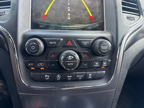 Used 2018 Jeep Grand Cherokee Laredo AWD/4WD image 16