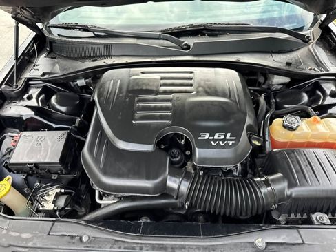 Used 2017 Chrysler 300 Limited RWD image 6