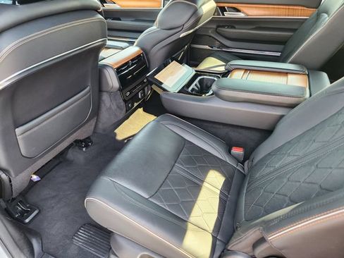 Used 2024 Jeep Grand Wagoneer L Series III AWD/4WD image 30