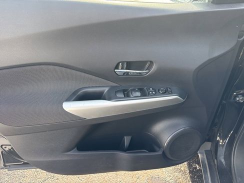 Used 2019 Nissan Kicks SV image 14