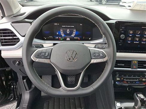 New 2025 Volkswagen Taos SE image 17