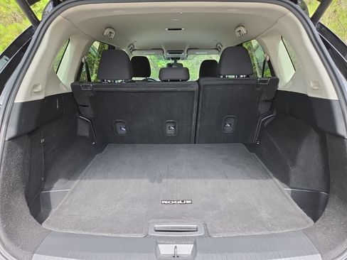 Certified 2024 Nissan Rogue SV FWD image 33