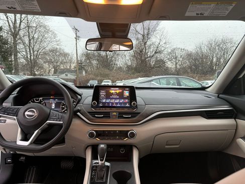 Used 2025 Nissan Altima 2.5 SV image 32