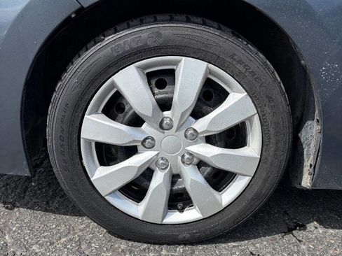Used 2017 Toyota Corolla LE w/ Carpet Mat Package (TMS) FWD image 9