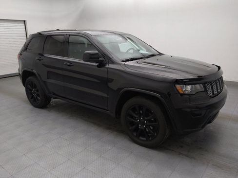 Used 2019 Jeep Grand Cherokee Altitude image 11