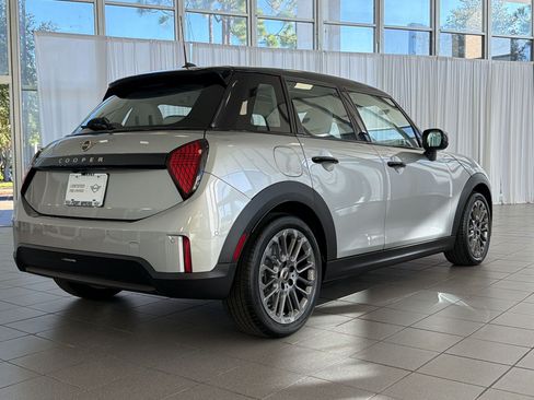 Certified 2026 MINI Cooper 4-Door Hardtop FWD image 9