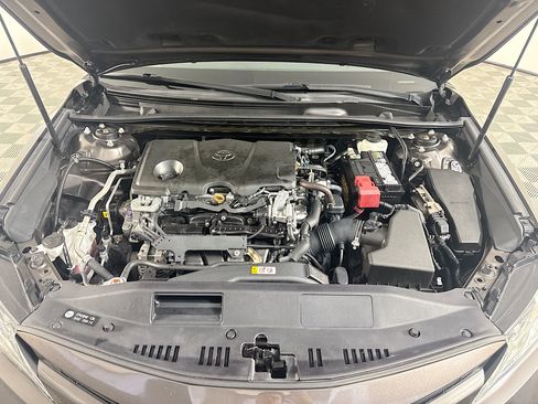 Used 2020 Toyota Camry XLE FWD image 39