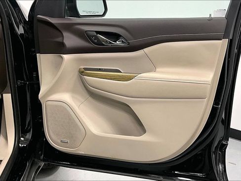 Used 2019 GMC Acadia Denali AWD/4WD image 22