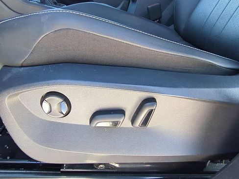 Used 2023 Volkswagen Tiguan SE R-Line image 15