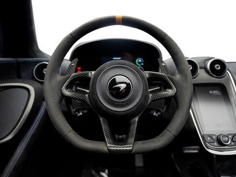 Used 2020 McLaren 600LT Spider RWD image 33