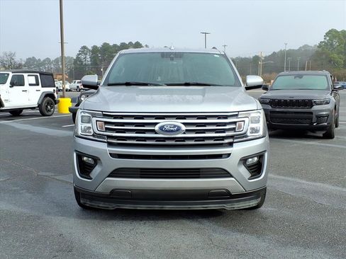 Used 2020 Ford Expedition XLT image 2