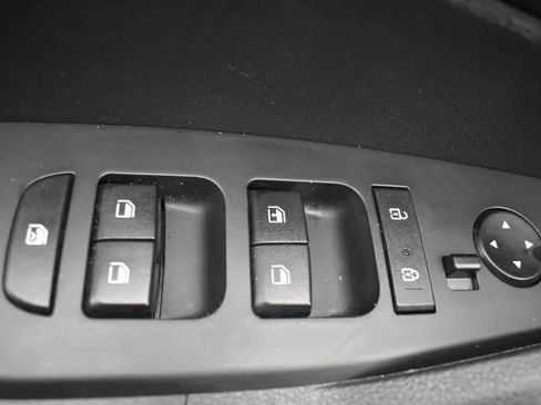 Used 2025 Kia Sportage LX FWD image 21
