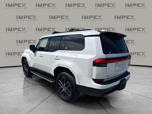 Used 2025 Lexus GX 550 w/ Accessory Package (2T) AWD/4WD image 2