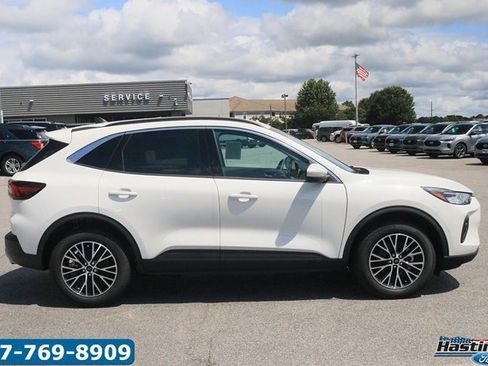 Used 2024 Ford Escape SE image 4