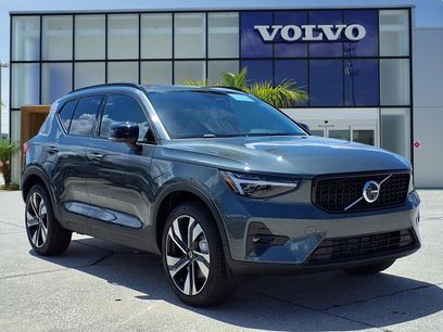 New 2026 Volvo XC40 B4 Plus w/ Protection Package Premier