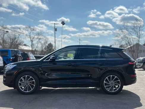 Used 2025 Lincoln Corsair Grand Touring w/ Equipment Group 301A AWD/4WD image 3