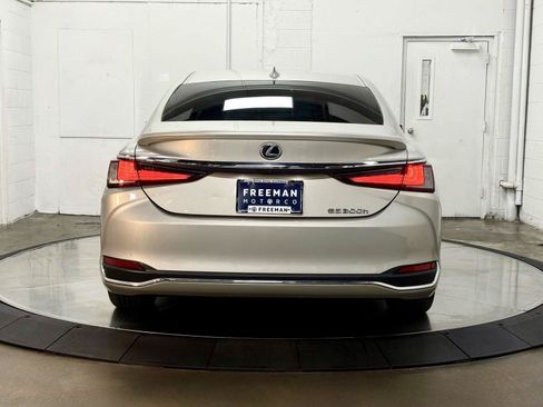 Used 2021 Lexus ES 300h w/ Accessory Package 2 FWD image 8