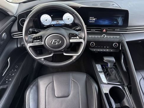 Used 2023 Hyundai Elantra Limited image 11