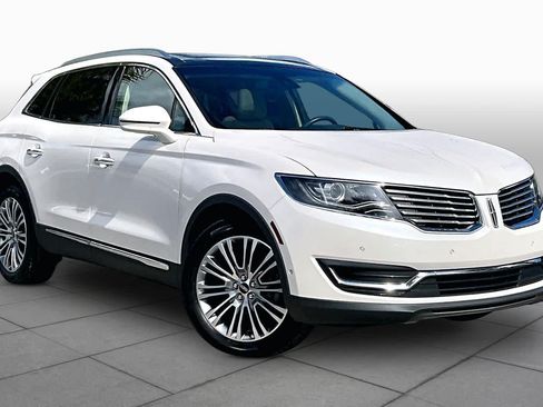 Used 2017 Lincoln MKX Reserve w/ Driver Assistance Package FWD image 5