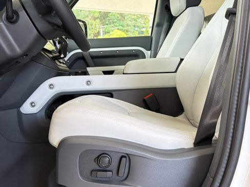 New 2026 Land Rover Defender 110 X-Dynamic SE image 14