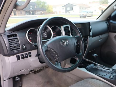 Used 2006 Toyota 4Runner SR5 AWD/4WD image 15