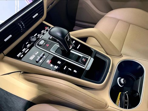 Used 2019 Porsche Cayenne S image 15