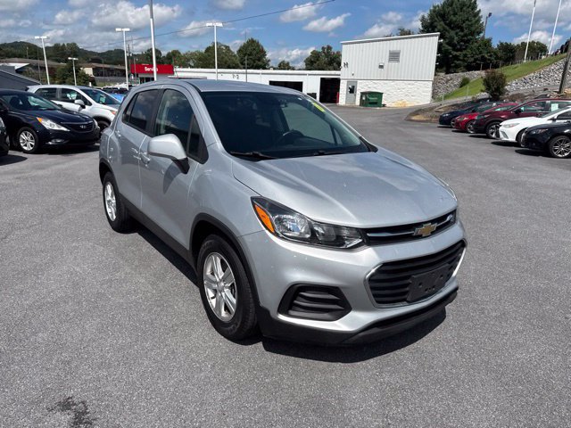 Used 2022 Chevrolet Trax LS w/ Tint and Cruise Package FWD image 2