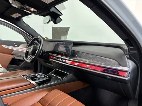 Used 2024 BMW 740i xDrive w/ Premium Package AWD/4WD image 22