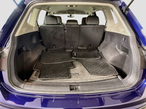 Used 2021 Volkswagen Tiguan SE AWD/4WD image 35