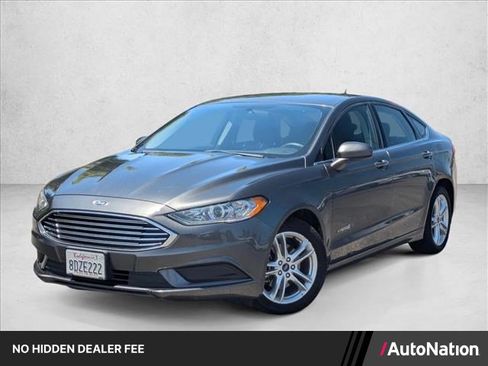 Used 2018 Ford Fusion SE FWD image 1