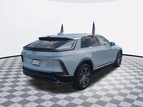 Certified 2024 Cadillac Lyriq Luxury AWD/4WD image 7