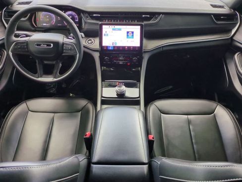 Certified 2025 Jeep Grand Cherokee Limited RWD image 16