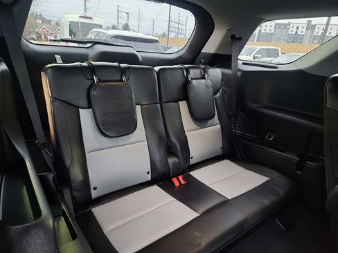 Used 2023 Ford Explorer XLT w/ Equipment Group 202A image 34