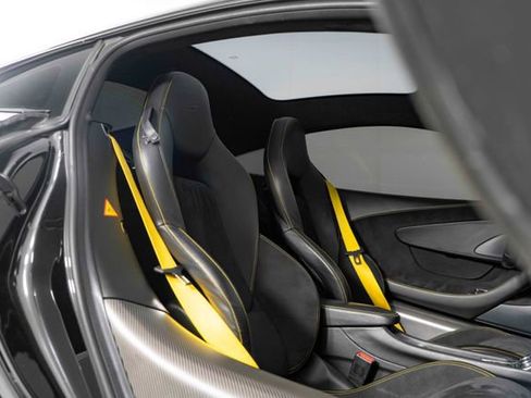 Used 2017 McLaren 570S RWD image 24