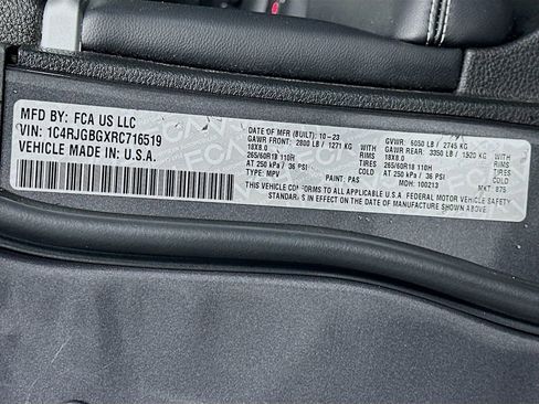 Used 2024 Jeep Grand Cherokee Limited w/ Luxury Tech Group II image 33