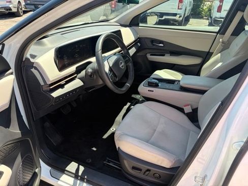 Used 2023 Nissan Ariya FWD image 11