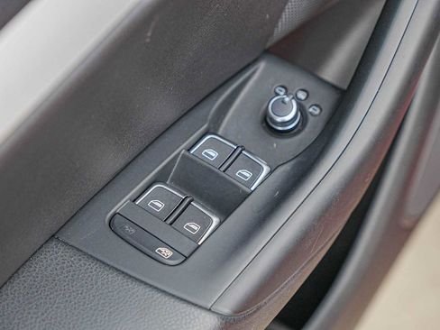 Used 2018 Audi Q3 2.0T Premium image 24