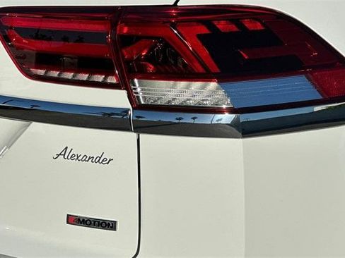 Used 2020 Volkswagen Atlas Cross Sport SEL image 28