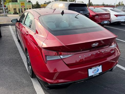 Certified 2023 Hyundai Elantra Limited FWD image 9
