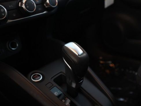 New 2025 Nissan Kicks Play S image 31