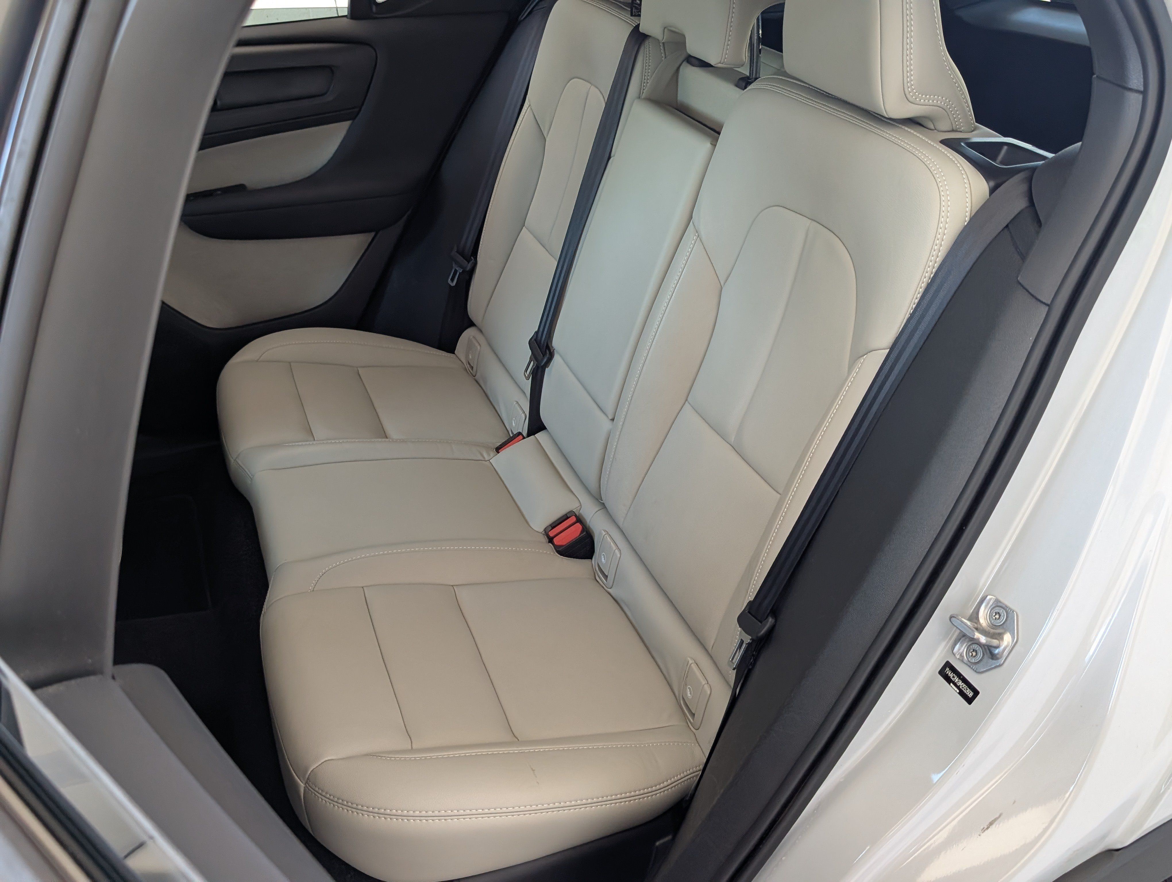 Used 2021 Volvo XC40 T4 Momentum FWD image 17