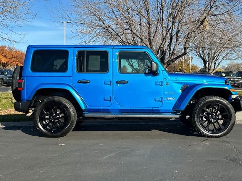 Used 2021 Jeep Wrangler Unlimited Sahara w/ Cold Weather Group image 8